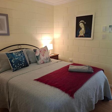 J & Ella'S Holiday House - 1 Bedroom, 1 Bathroom Home Cooktown Exterior photo