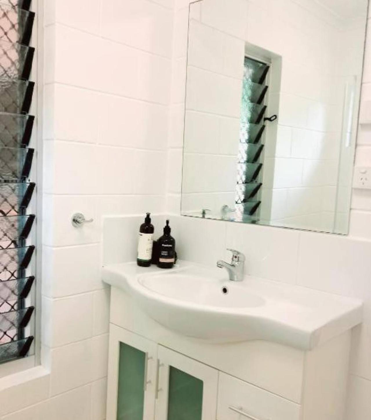 J & Ella'S Holiday House - 1 Bedroom, 1 Bathroom Home Cooktown Exterior photo