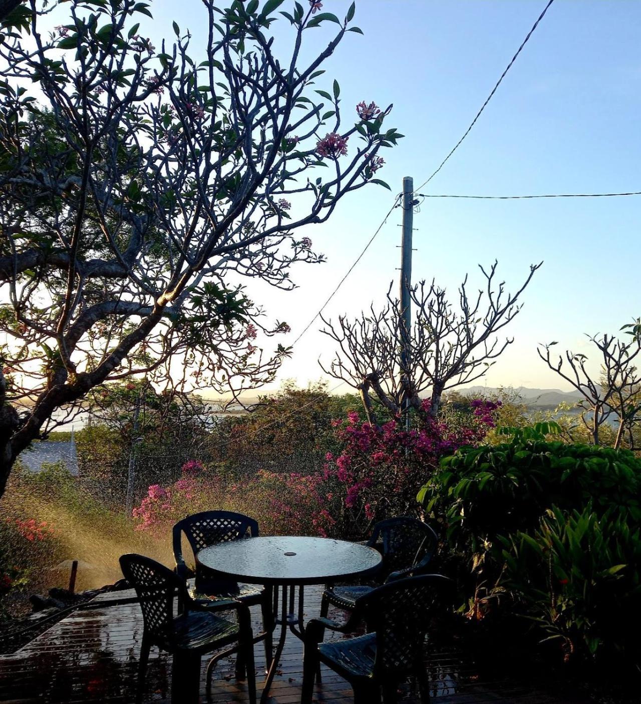 J & Ella'S Holiday House - 1 Bedroom, 1 Bathroom Home Cooktown Exterior photo