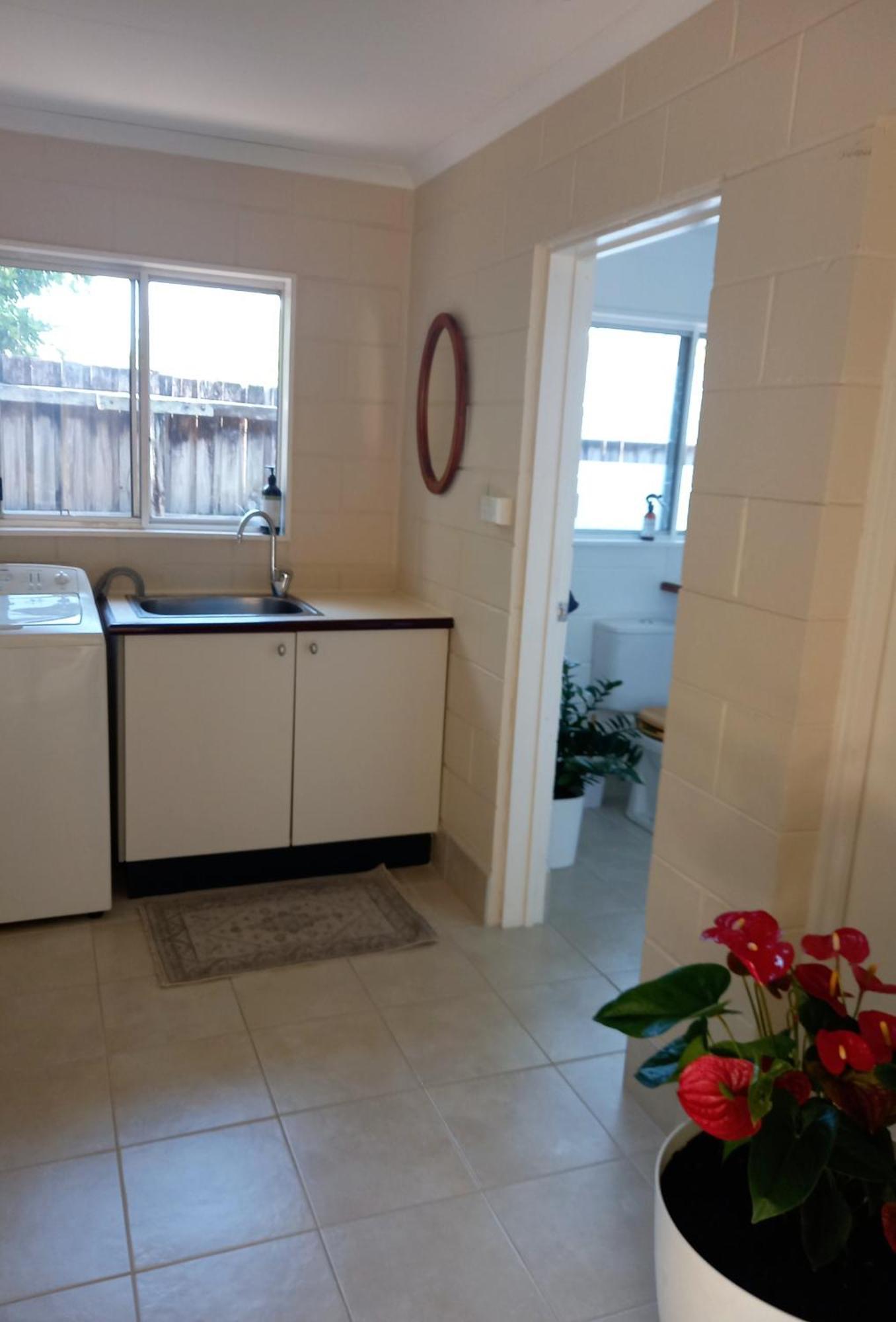 J & Ella'S Holiday House - 1 Bedroom, 1 Bathroom Home Cooktown Exterior photo