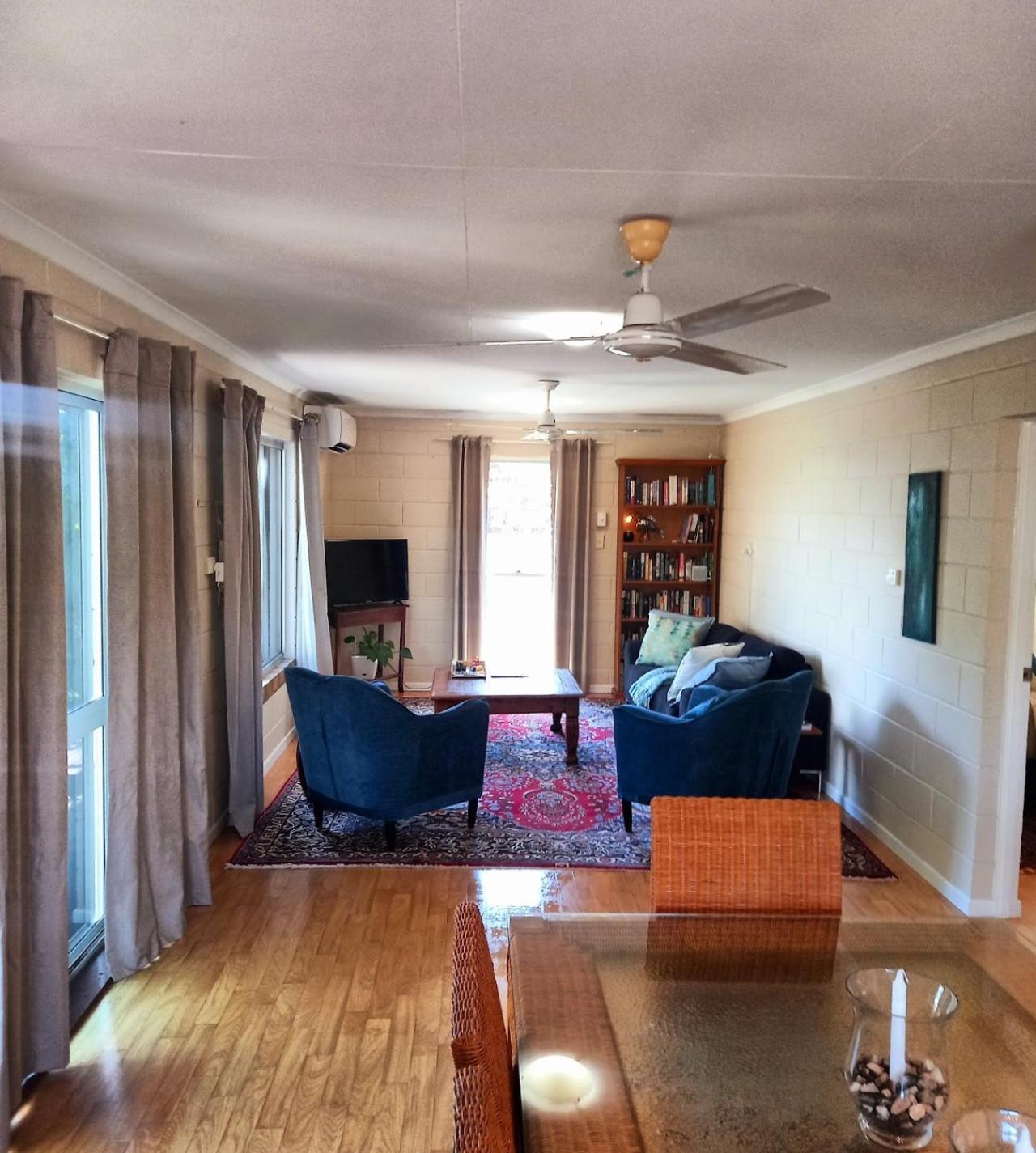J & Ella'S Holiday House - 1 Bedroom, 1 Bathroom Home Cooktown Room photo