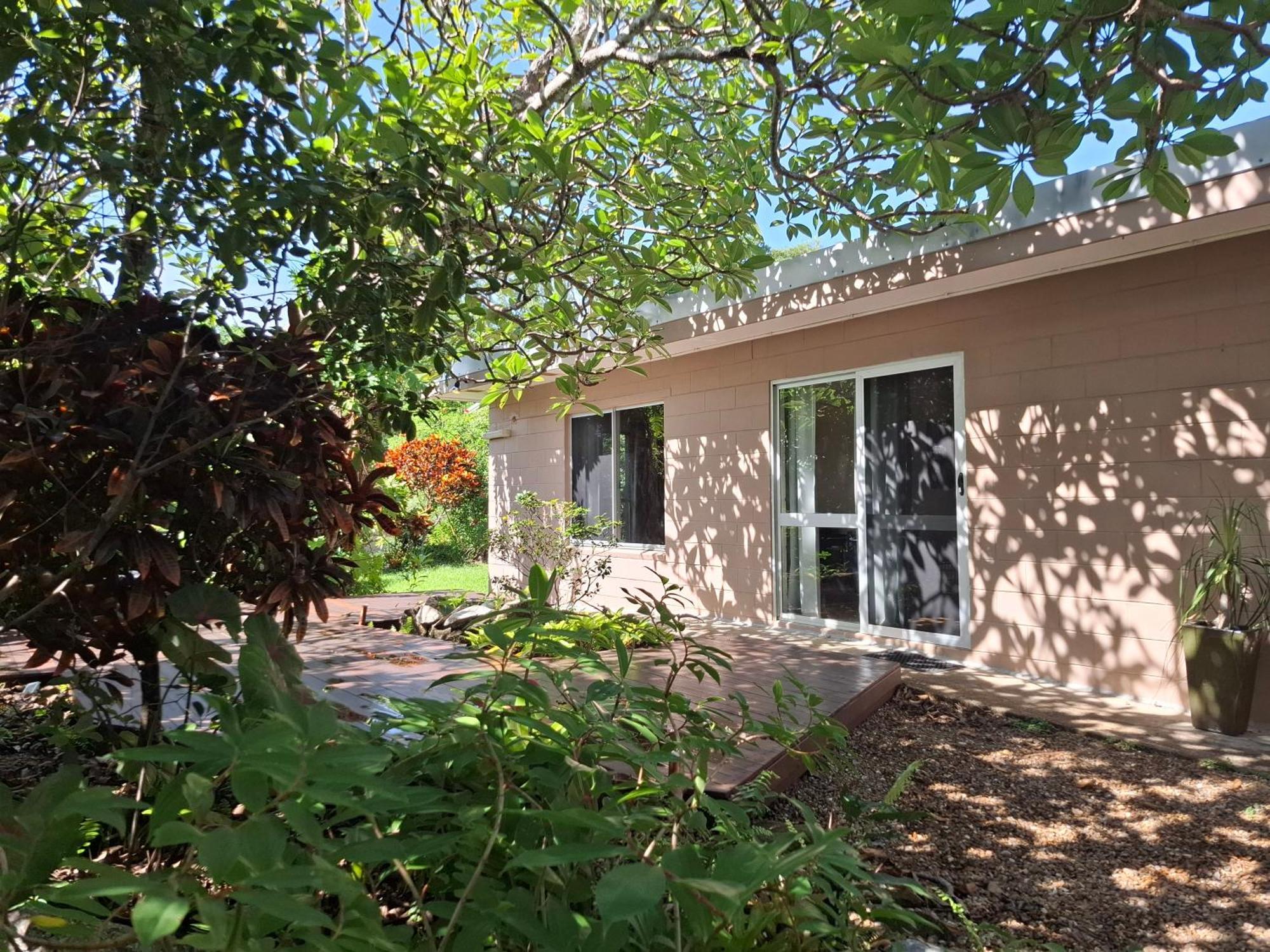 J & Ella'S Holiday House - 1 Bedroom, 1 Bathroom Home Cooktown Exterior photo